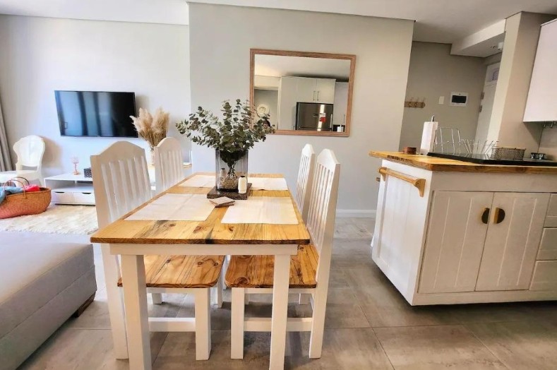 2 Bedroom Property for Sale in Summerstrand Eastern Cape